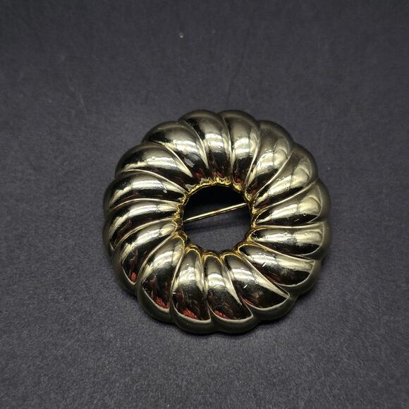 AJC Ribbed Donut Circle Brooch Gold Tone Vintage Jewelry - Picture 5 of 8